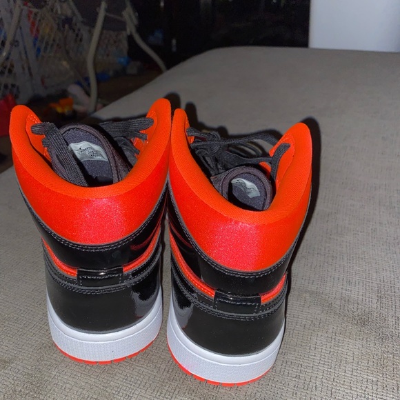 Air Jordan 1 Mid - Picture 2 of 4